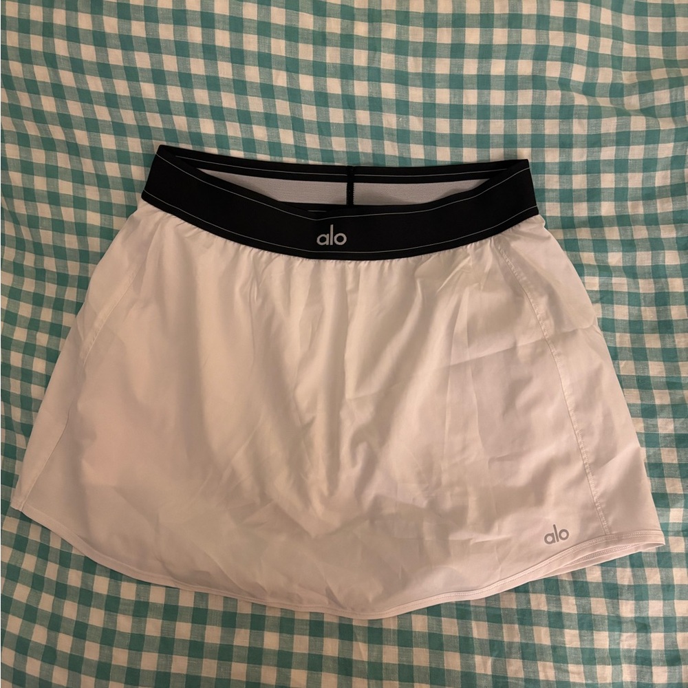 ALO Yoga White Skort with Black Elastic Waistband